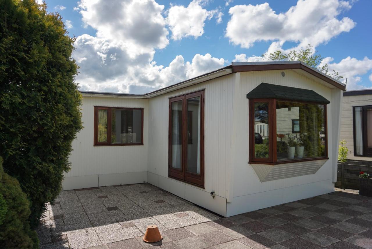 Chalet At A Holiday Park In Opmeer Near Amsterdam Bagian luar foto